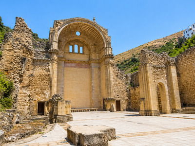 Руины церкви Санта-Мария в центре Касорлы