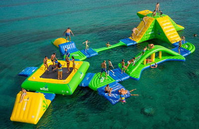 Costa Water Park en la playa