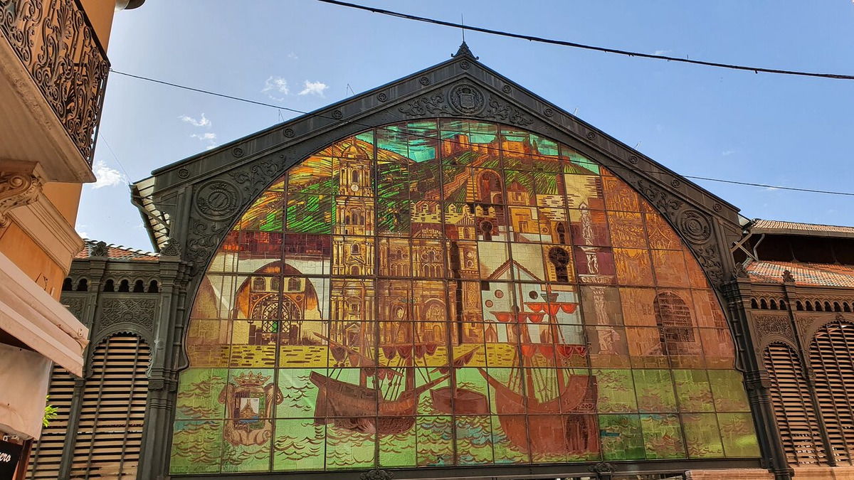 Рынок Атарасанас в Малаге — крытый рынок с фруктами, морепродуктами и тапас