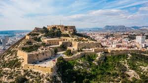 The main attraction in Alicante - is the Santa Barbara Fortress