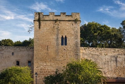 Замок Дении - главная достопримечательность города