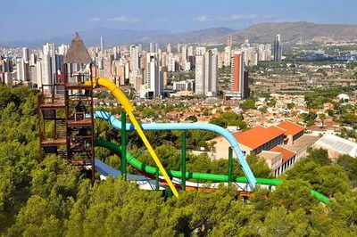 Aqualandia — аквапарк с высокими водными горками в Бенидорме