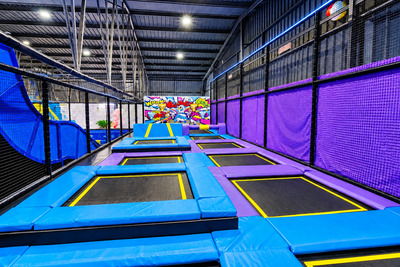Jumpyland San Juan — крытый детский парк с батутами, горками и игровыми конструкциями