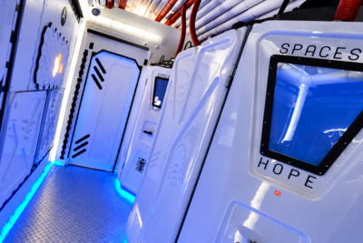 The X-Door Alicante — сюжетный квест с технологичными декорациями и интерактивными загадками