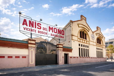 Фабрика анисового ликера Anís del Mono в Бадалоне