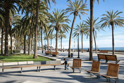 La Rambla de Badalona — прогулочная набережная вдоль пляжа