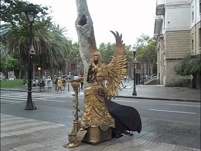 Estatuas humanas — una atracción del bulevar Las Ramblas