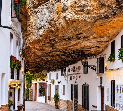 Calle Cuevas de la Sombra with a huge rock overhead