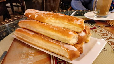 Fartons - bollería dulce en forma de tubo