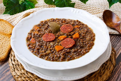 Lentejas estofadas Lentejas estofadas, un tradicional plato casero de España