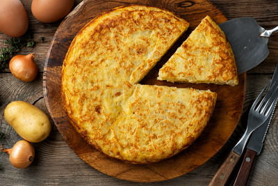 Tortilla Española La tortilla española, el tradicional plato de patatas y huevo