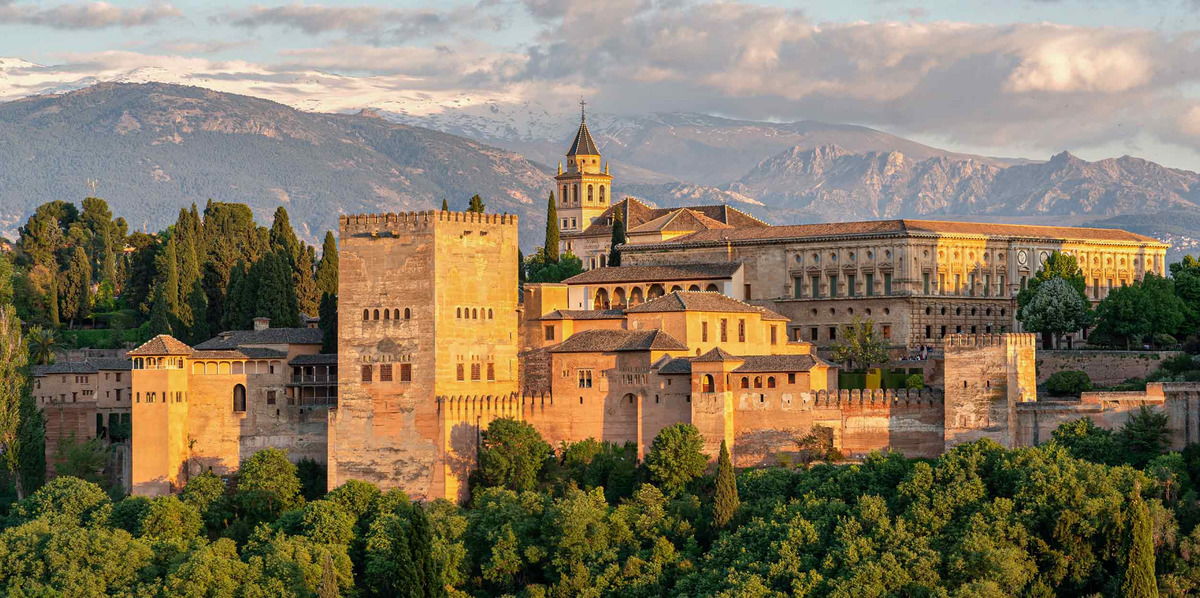 Alhambra Palace in Granada — visiting tips and tickets Alhambra in Granada