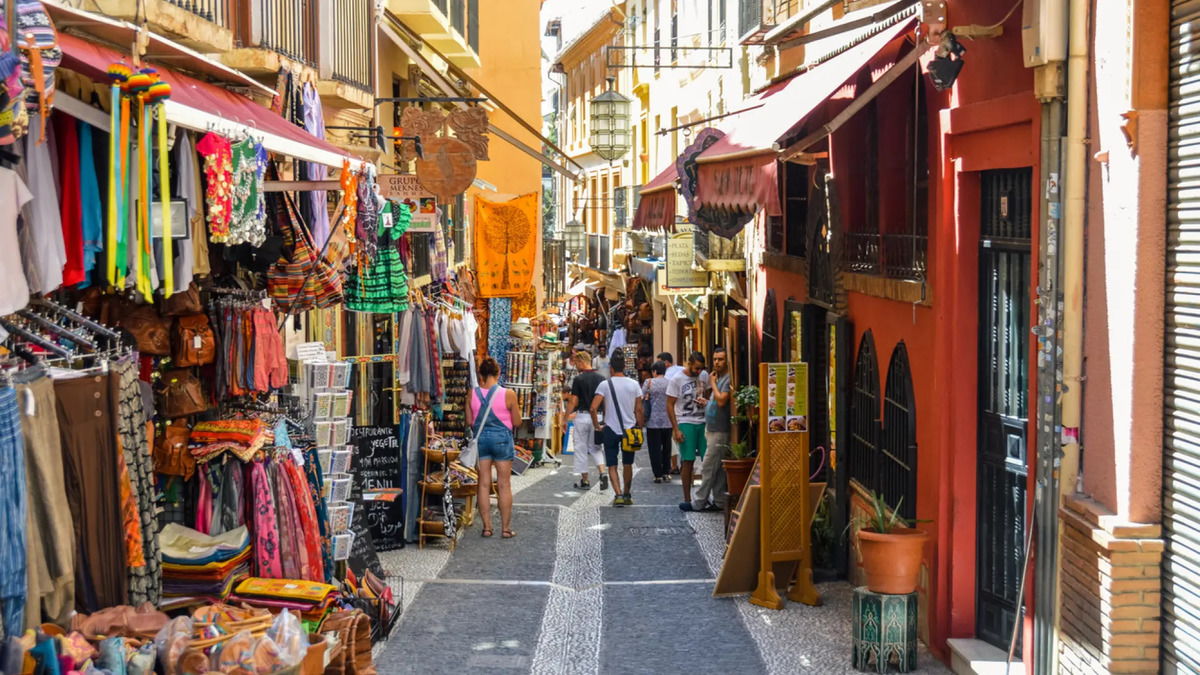 Traditional and street markets of Granada