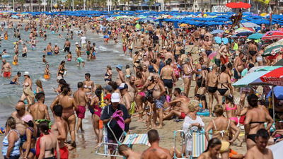 Playas abarrotadas Playas abarrotadas: las desventajas de vivir en España