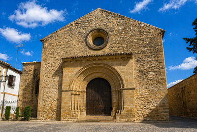 Площадь Санта-Крус в Баэсе