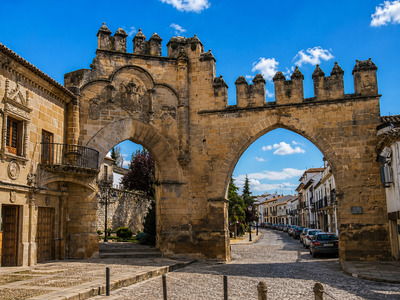 Ворота Пуэрта-де-Хаэн в Баэсе