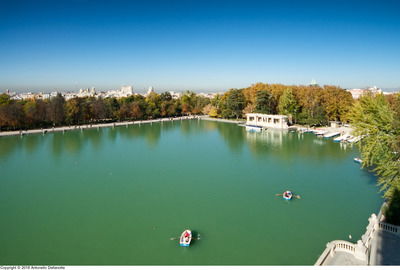 Большой пруд в парке Ретиро