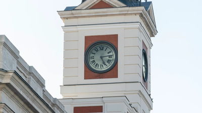 Часы на доме Королевской почты, Пуэрта-дель-Соль