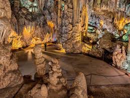 Dentro de las Cuevas de Nerja