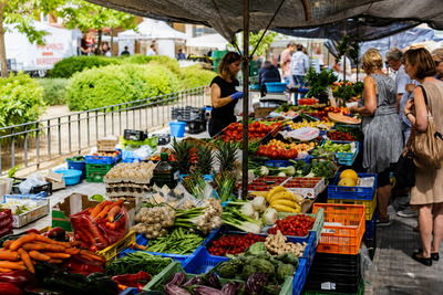 Mercadillos en Málaga los lunes — frutas y verduras frescas