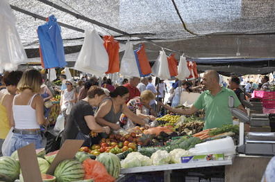 Mercadillos en Málaga los jueves — frutas y verduras frescas