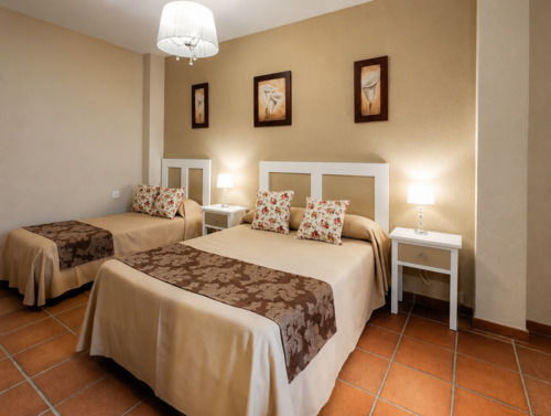 Отель в центре Севильи - Hotel Doña Lina