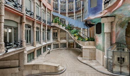 Patio interior de la Casa Milà Patio interior de la Casa Milà