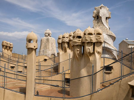 La azotea de la Casa Milà La azotea de la Casa Milà con sus singulares chimeneas
