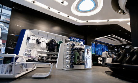 Tienda oficial del Real Madrid en el Estadio Santiago Bernabéu