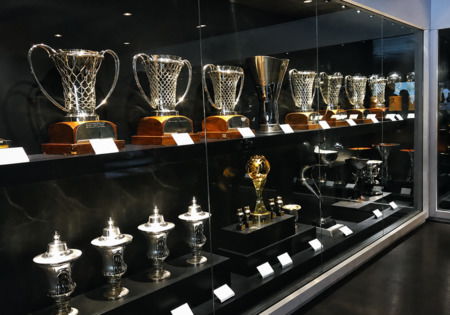Copas de la Liga de Campeones y otros trofeos del Real Madrid