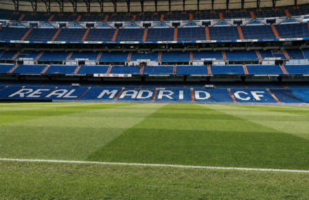 El terreno de juego y las gradas del Estadio Santiago Bernabéu