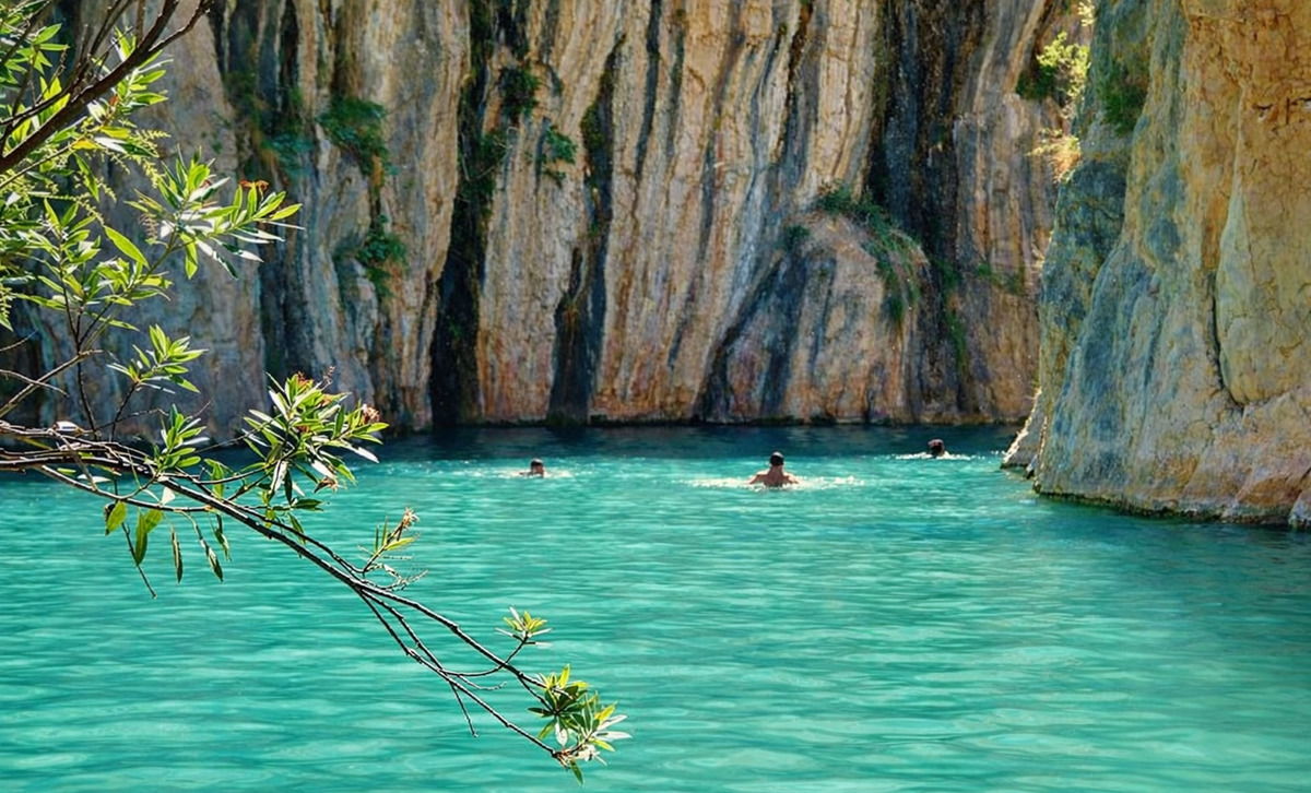 Interesting places near Valencia Attractions near Valencia